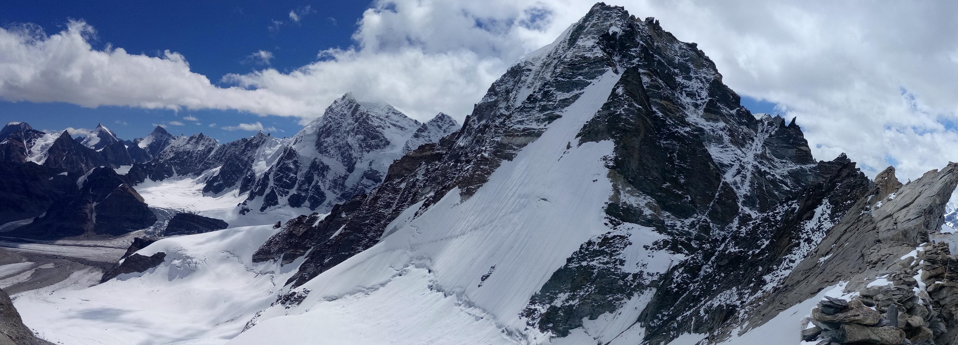 Poat La 5490m (Right) - The Great Divide