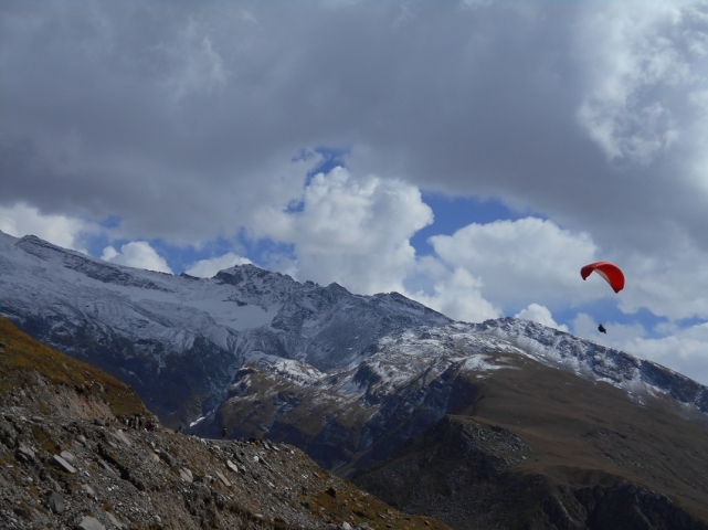 Paragliding in Manali