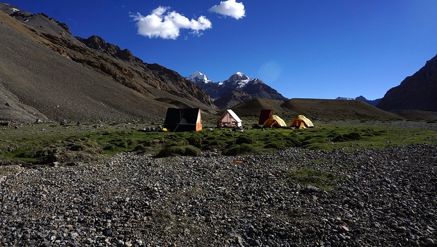 Nomads, Lakes, High Passes of Changthang Camping Trek