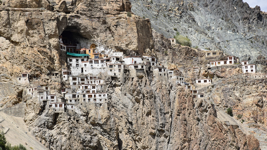 Manali - Padum Zanskar - Kargil - Leh - The New Road - Shinkun la 5090m